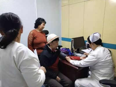 潘家園街道婦聯(lián)開展“2018關(guān)愛婦女健康體檢”活動，提供全面健康咨詢